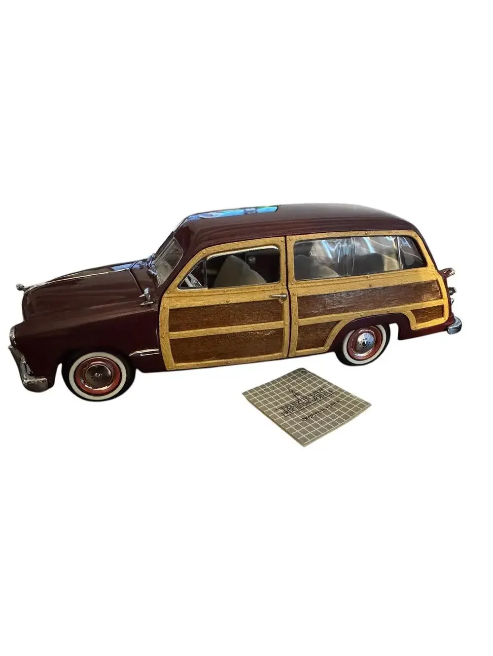 Franklin Mint - 1949 Ford Woody Station Wagon - 1/24 Diecast Scale MINT